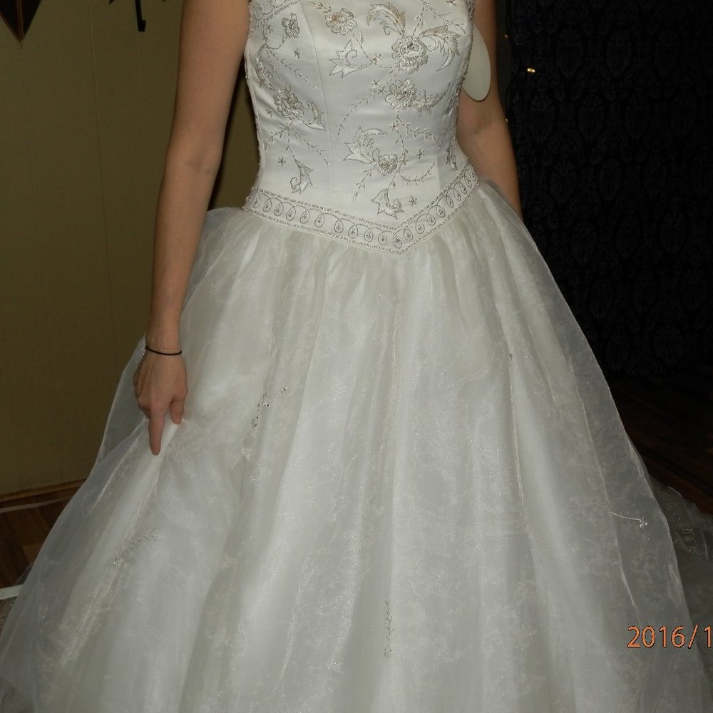 nwt oleg cassi wedding dress and accessories